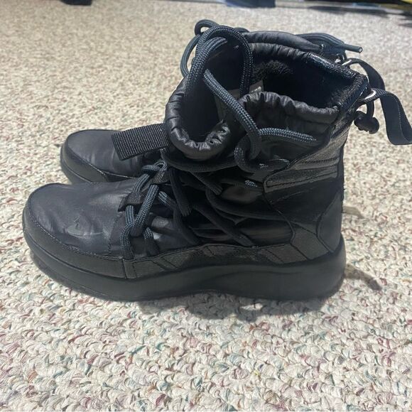 Nike Shoes - Nike Tanjun High Rise Triple Black Winter Boots Womens Size 6